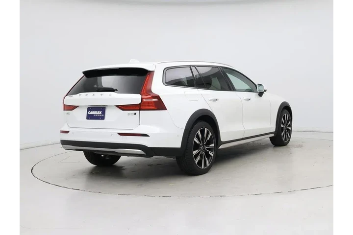 $37998 : Volvo V60 Cross Country 2023 image 8