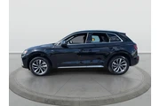 $38298 : Audi Q5 2025 AWD quattro S l thumbnail