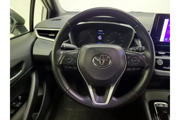 $20998 : Toyota Corolla Hatchback 202 image 10