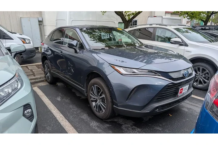 $31990 : 2023 Venza LE image 2