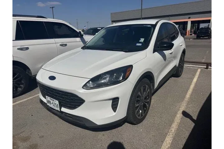 $17988 : 2022 Escape SE image 3