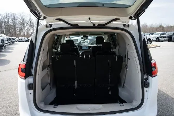 $25987 : Chrysler Pacifica 2023 Touri image 9