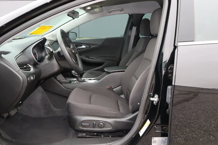 $15988 : 2022 Malibu LS image 7