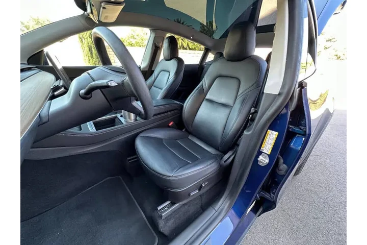 $29999 : 2021 Model Y Long Range image 4