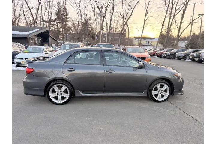 $10500 : 2013 Corolla S image 9
