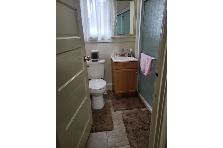 $1100 : SE RENTA HABITACION image 7