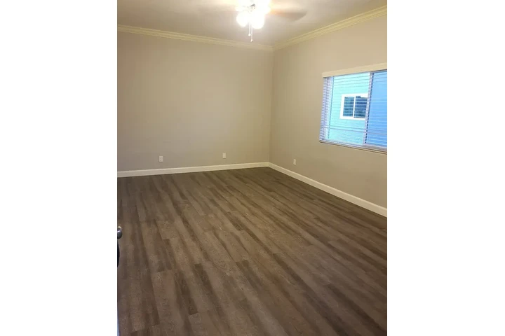 $1095 : 1 bd 1 ba Apartment image 4