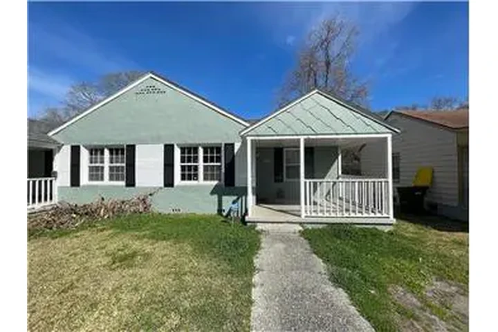 $1200 : Rental property with 1 bedro image 2