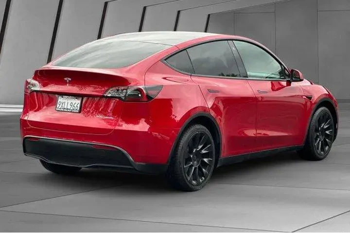 $27900 : Tesla Model Y 2021 AWD Long image 4