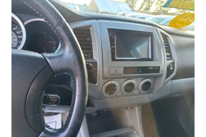 $14999 : 2005 Tacoma V6 image 9