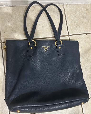 $700 : Cartera Prada image 1