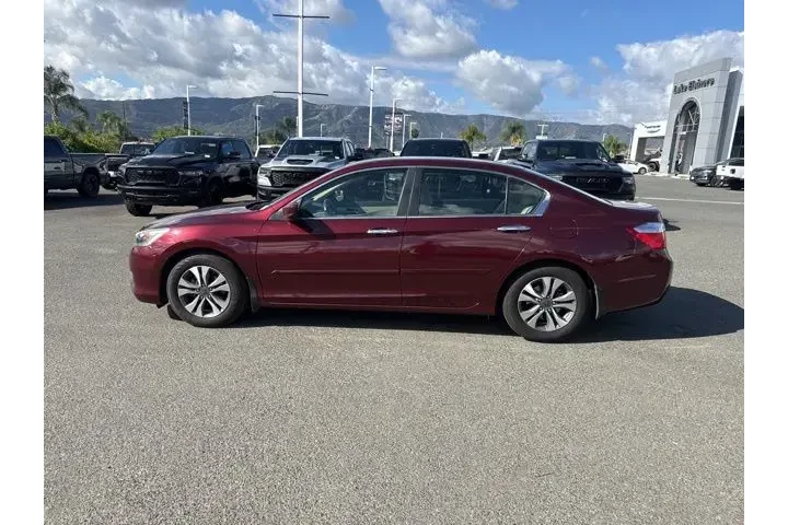 $13387 : Honda Accord 2013 LX 4dr Sed image 5