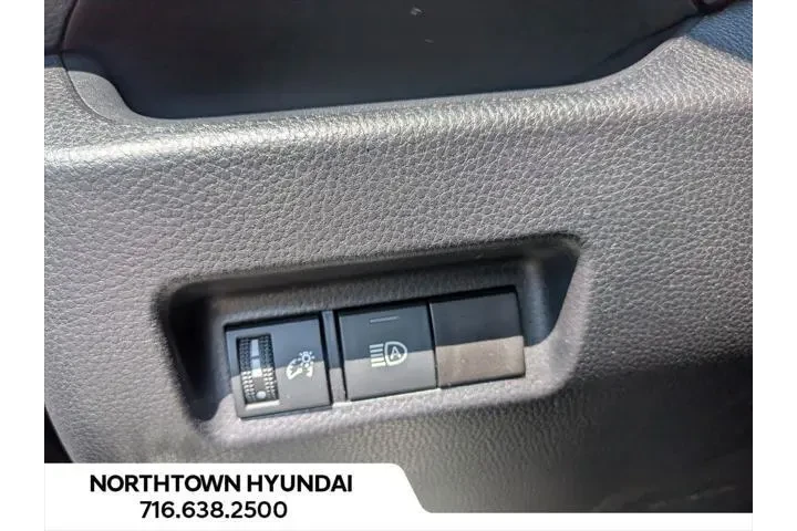 $35140 : Toyota RAV4 2025 AWD XLE 4dr image 10
