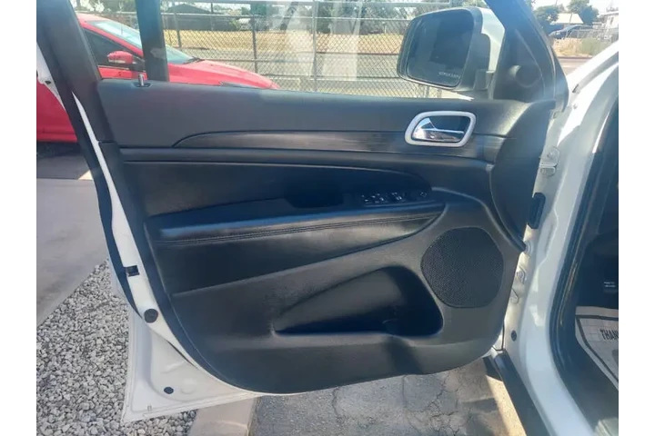 $17995 : 2020 Grand Cherokee Laredo E image 10