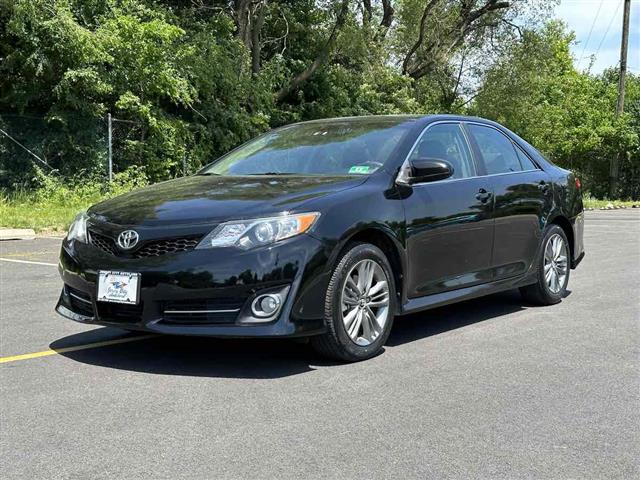 2014 Camry SE image 3