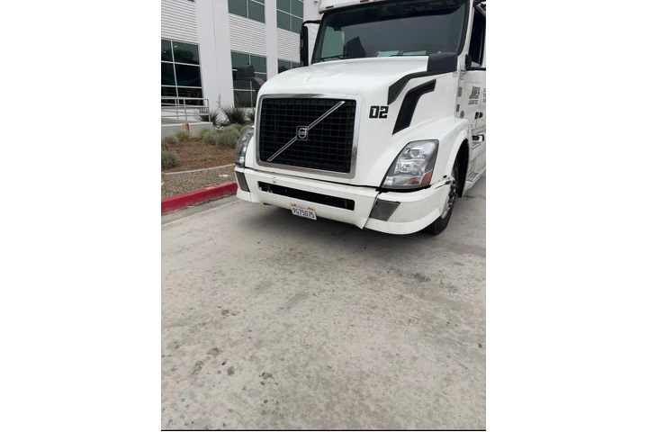 $15000 : SEMITRUCK VOLVO 2016 image 2