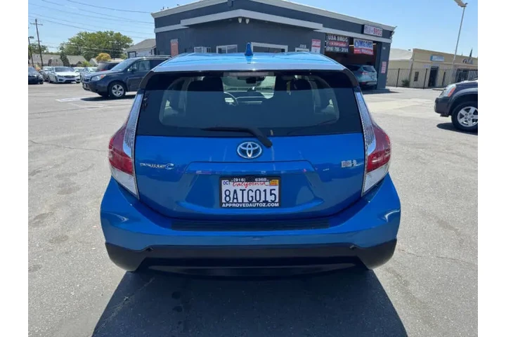 $12998 : 2017 Prius c One image 7