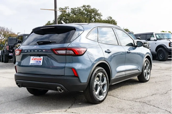 $27977 : Ford Escape 2025 ST-Line 4dr image 6