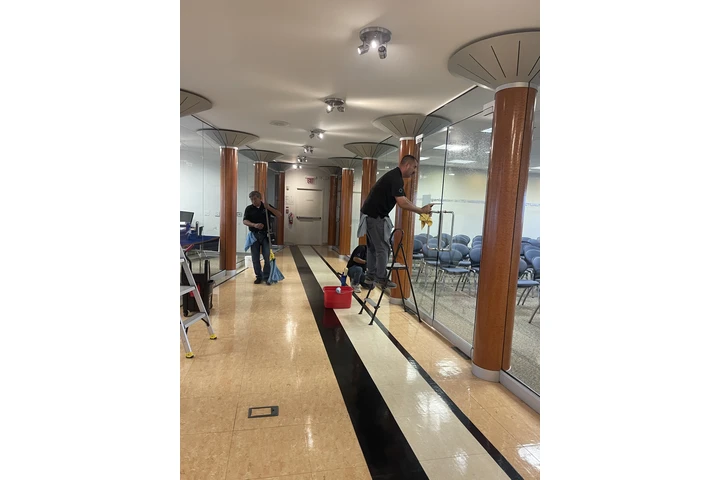 Limpieza de Oficinas en Fontan image 1