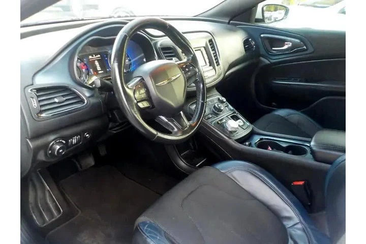 $7399 : 2015 200 S image 9