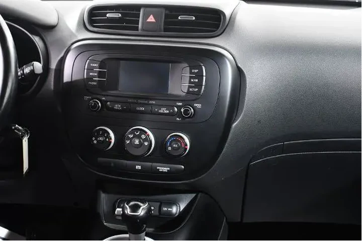 $8755 : Kia Soul 2016 + 4dr Crossove image 9