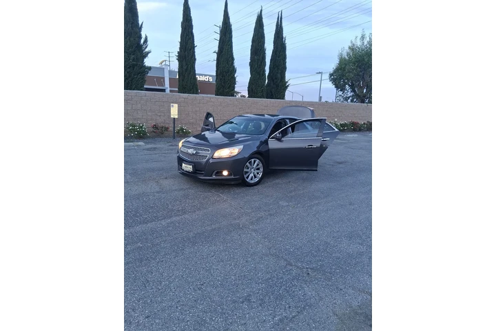 $4800 : Vendo Carro Excelente image 2