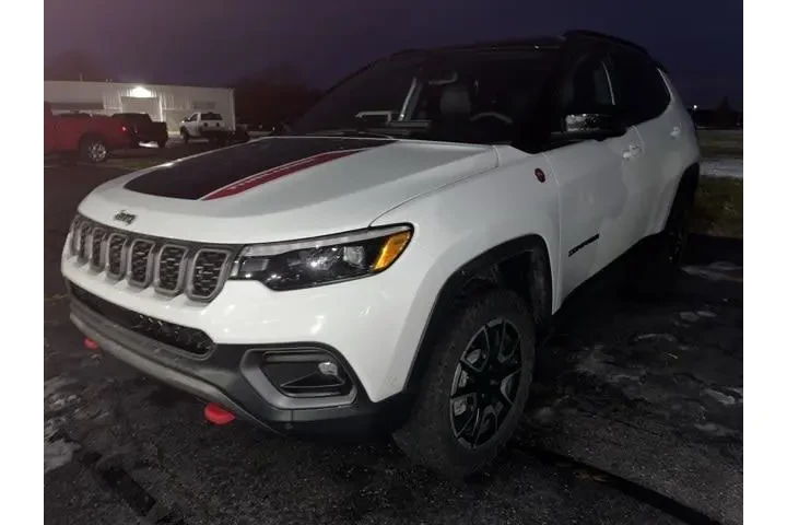 $25500 : Jeep Compass 2024 4x4 Trailh image 1