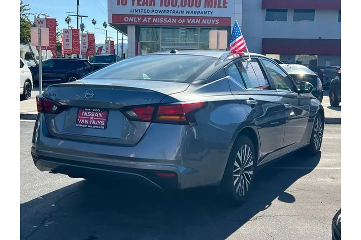 $18998 : Nissan Altima 2023 2.5 SV 4d image 5