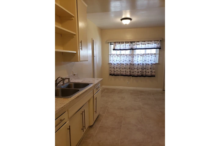 $1795 : LA. 1 bedroom, 1st floor image 6