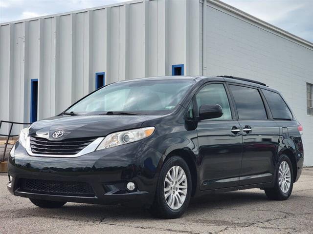 $12490 : 2012 Sienna XLE 8-Passenger image 4