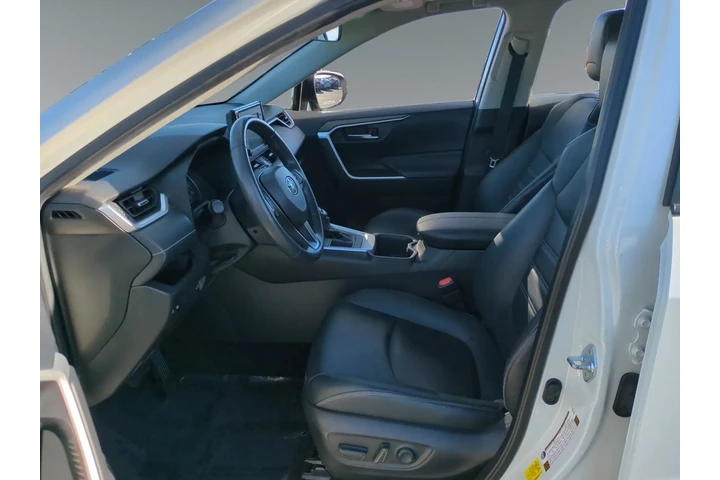 $29175 : Toyota RAV4 2022 XLE Premium image 9