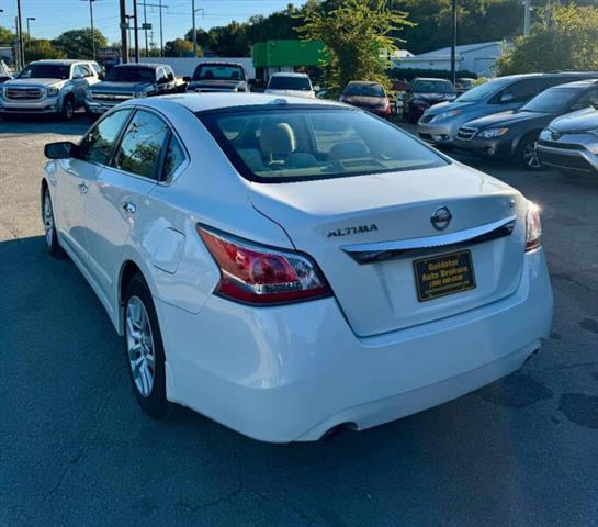 $7900 : 2015 Altima 2.5 SV image 8