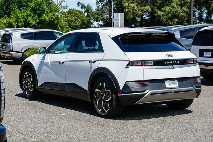 $25989 : Hyundai IONIQ 5 2024 SEL 4dr image 2