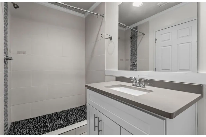 $1450 : 3Bed 2Bath House SW Atlanta image 9