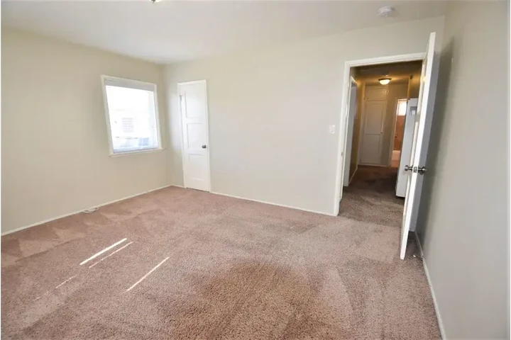 $1100 : 3 bedroom house for rent image 5