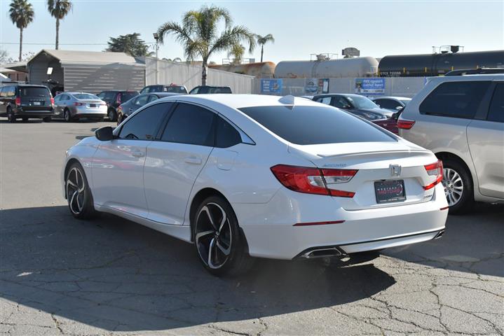 Accord Sedan Sport image 6