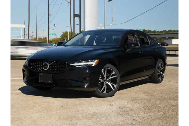 $25027 : Volvo S60 2024 B5 Plus Dark image 1