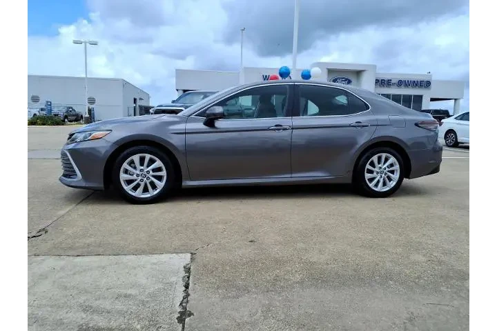 $24988 : Toyota Camry 2024 LE 4dr Sed image 2