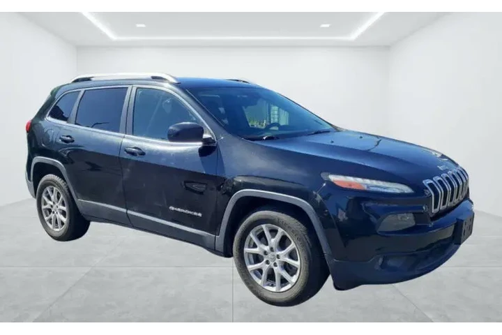 $7800 : 2014 Cherokee Latitude image 3