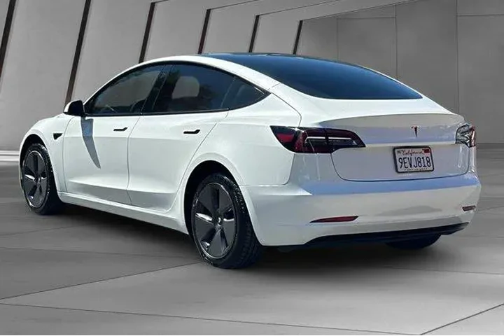 $25700 : Tesla Model 3 2023 4dr Sedan image 10