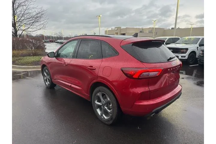 $25000 : Ford Escape 2023 AWD ST-Line image 4