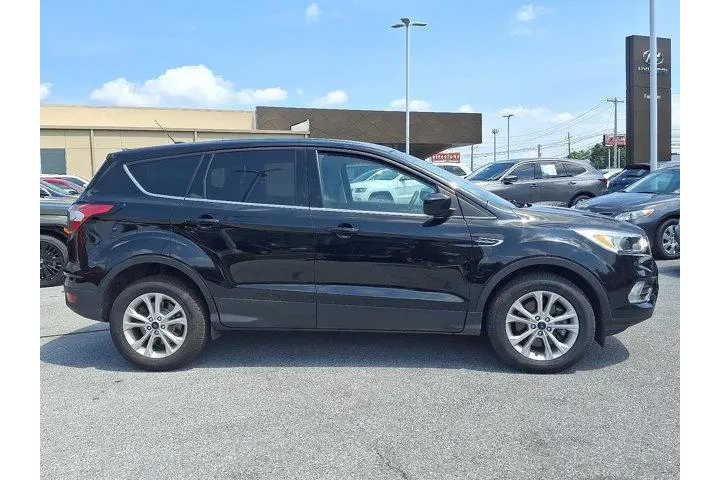 $8965 : Ford Escape 2017 AWD SE 4dr image 7