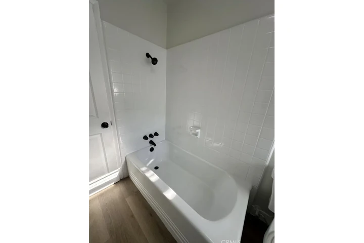 $1520 : 1 Bedroom Apt in Hawthorne image 8