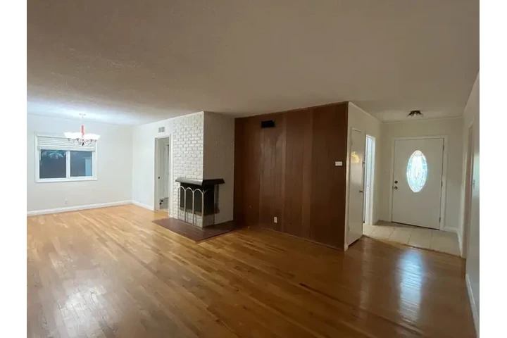 $2030 : 5 minutes from the nearest mar image 2