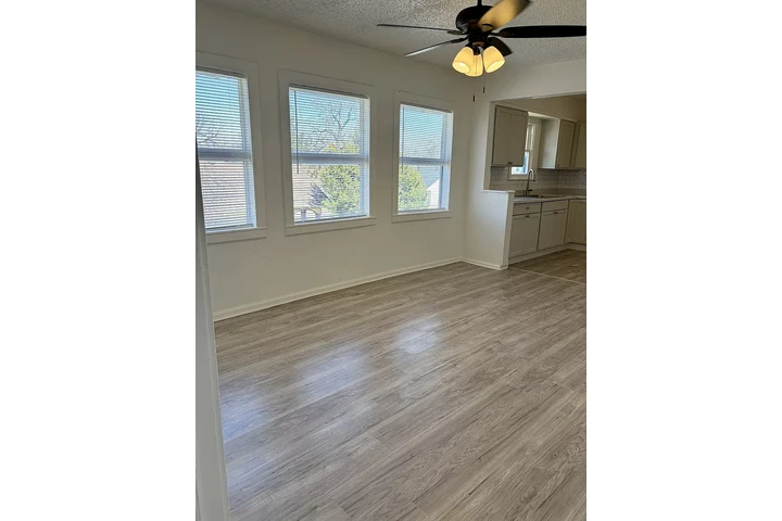 $790 : Modern 1BD 1BT available image 7