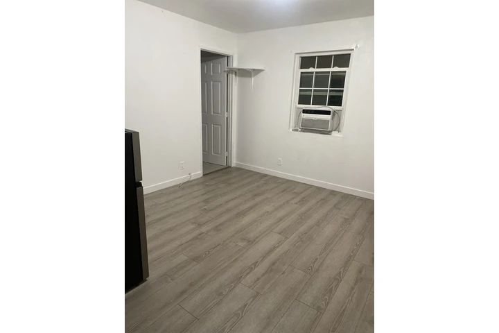$1000 : Se renta cuarto en Los Angeles image 1
