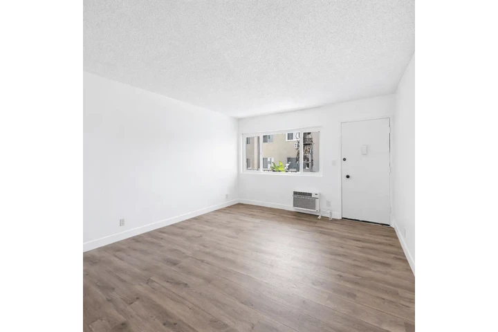 $2470 : 2.5x the rent minimum image 3