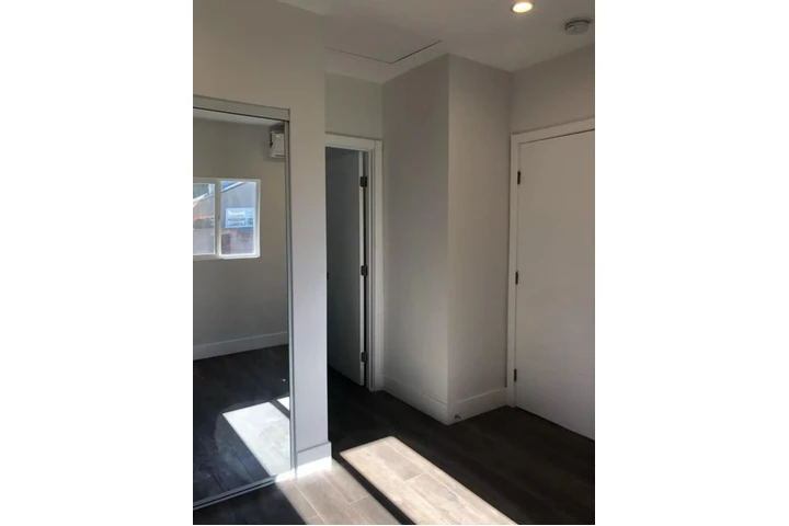 $1000 : A beautiful modern house!! image 5