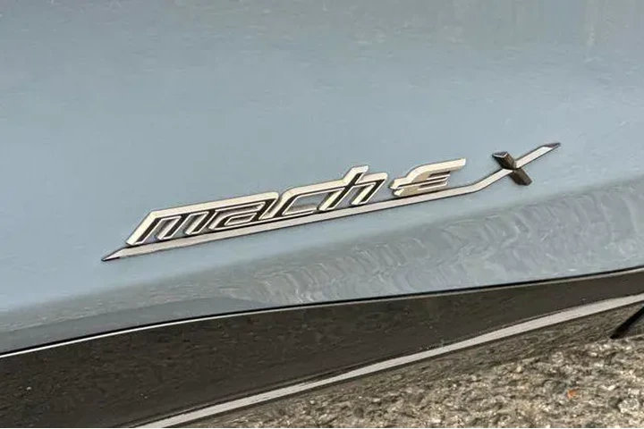 $24885 : Ford Mustang Mach-E 2023 Pre image 9