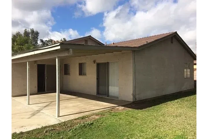 $1250 : La Sierra Acres Rental image 7